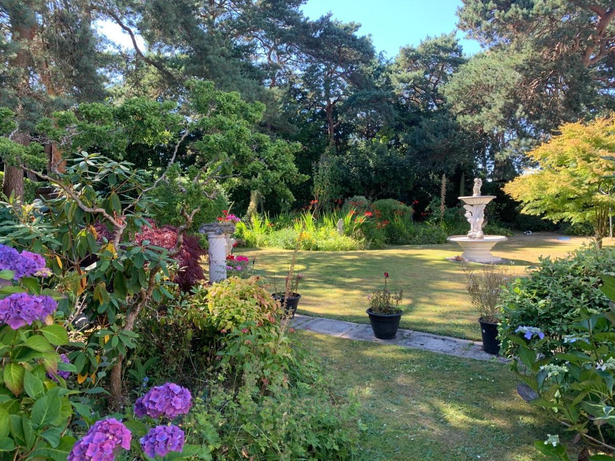 Heatherdene House Corfe Mullen Bagian luar foto