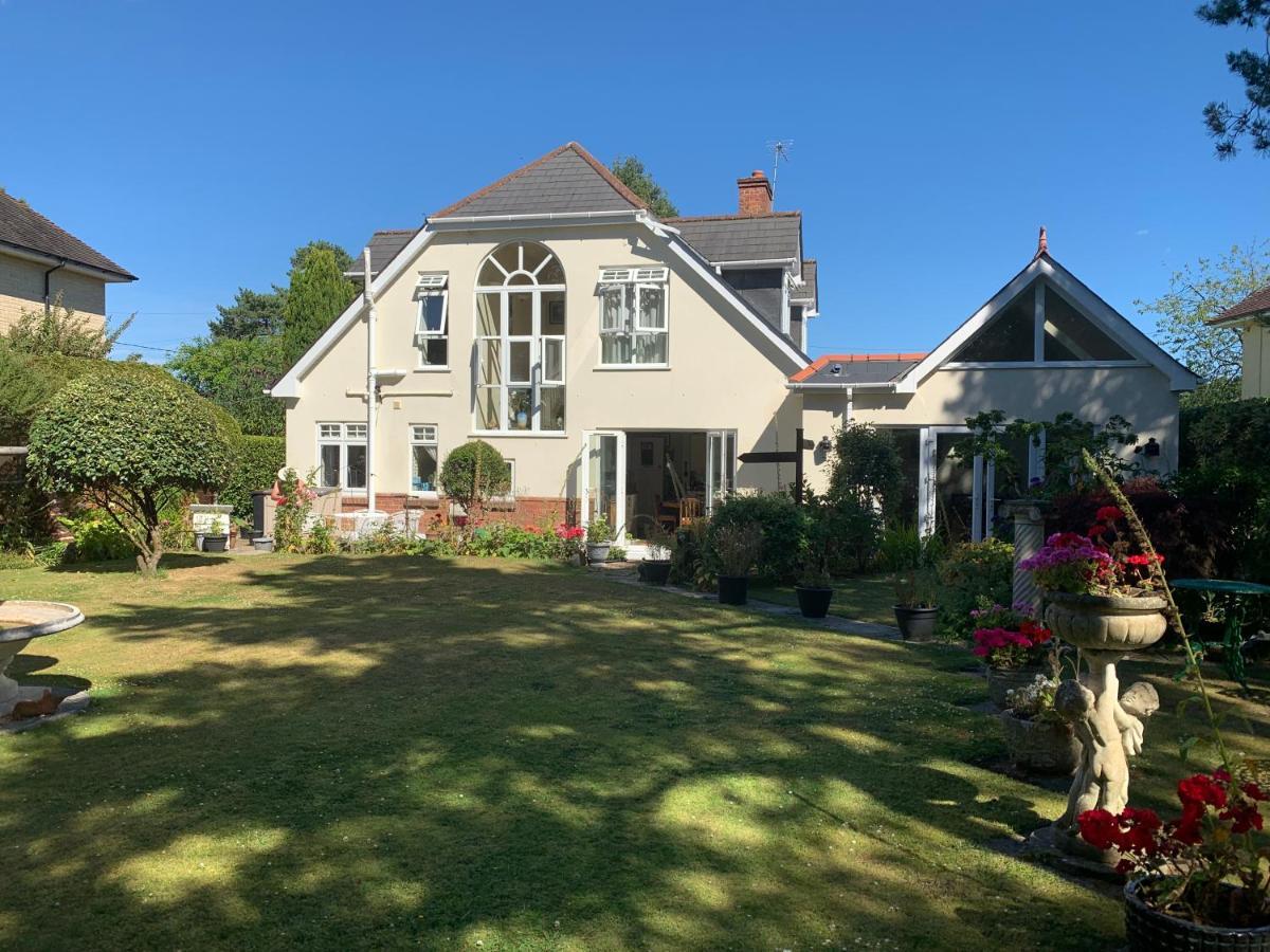 Heatherdene House Corfe Mullen Bagian luar foto